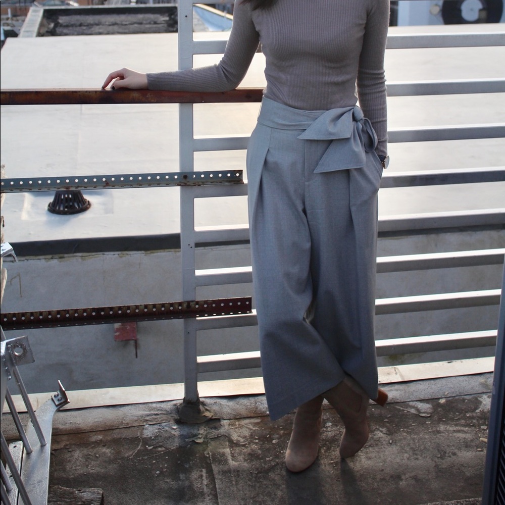 Club Monaco Cropped Grey Wide Leg Pants